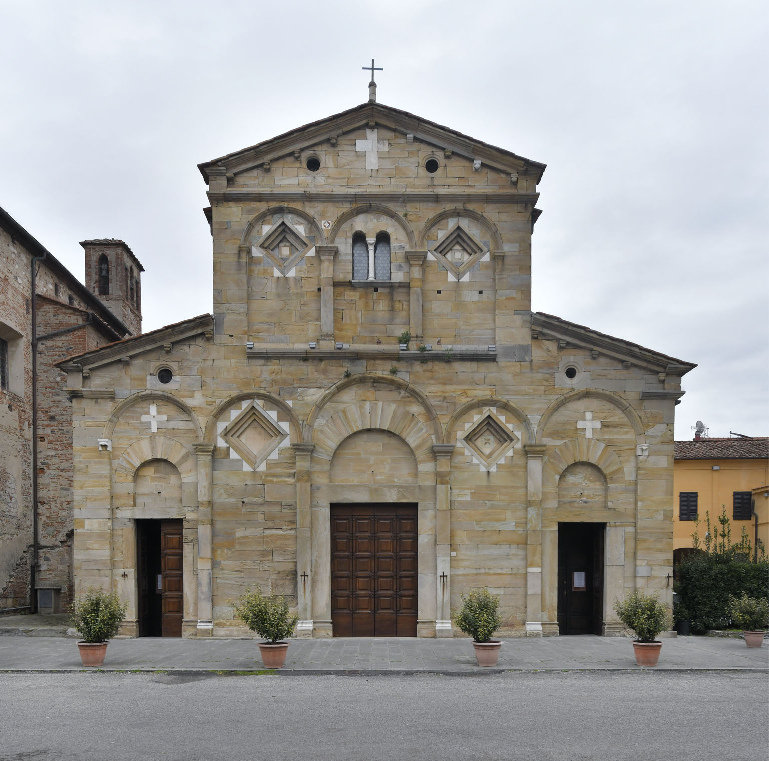  Pieve di Santa Maria Assunta e Giovanni Evangelista e la torre campanaria 