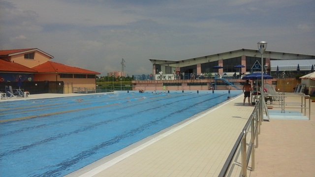 Installato sollevatore alla piscina di Cascina