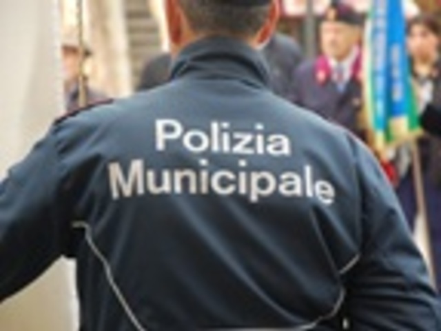 La Polizia Municipale attiva nell'informazione e nel controllo dell'attività commerciale