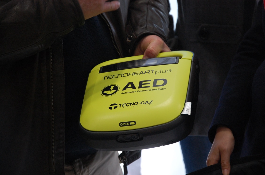 Nuovo defibrillatore alla farmacia comunale di Cascina