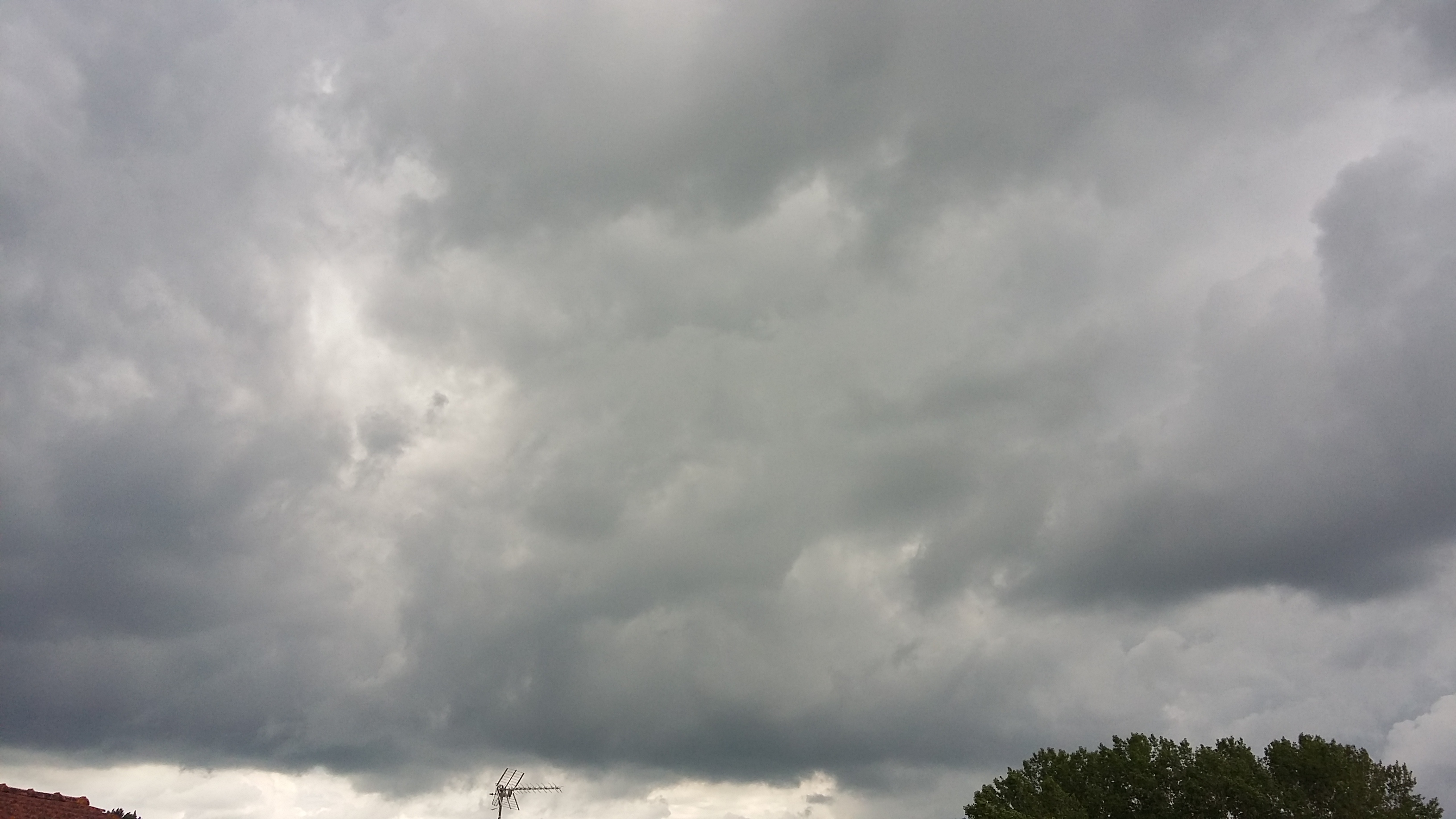 Meteo, temporali e vento domenica 5 maggio